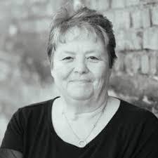 Lindsay Mitton's Instagram, Twitter & Facebook