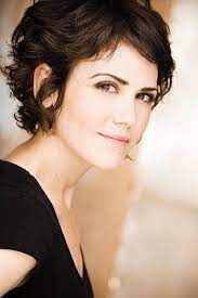 17 Short Wavy Hair Women 653 Short Haircuts For Wavy Thick Hair Shorthair Short Wavy Hair Thick Hair Styles Short Hairstyles For Thick Hair