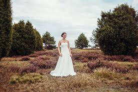 Jun 04, 2021 · crusz berlin brautkleider, abendkleider, abiballkleider, jugendweihekleider, herrenanzüge und accessoires. Corsagen Brautkleid Makani Elementar I Moderne Brautkleider