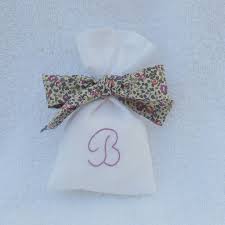Sachet De Dragees Liberty Personnalise Autres Bebe Par Ballotine Avec Images Sachet Dragees Dragees Contenant Dragees