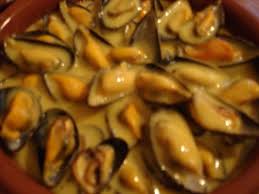 Bonjour A Tous J Ai Trouve Hier De Belles Moules De Bouchot Et J Ai Donc Prepare Ce Plat Une Petite Anecdote En Passant Recettes De Cuisine Mouclade Cuisine