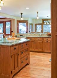 Https S Media Cache Ak0 Pinimg Com 564x Ee 4e 76 Ee4e7659a58c6e63cd34e0c6e43bf69b Jpg Craftsman Style Kitchens Kitchen Cabinet Styles Bungalow Kitchen