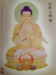 南無金剛不壞佛 位於佛陀的上方 其身黃色 雙手結說法印 身穿比丘三衣 現梵行出家相 具足三十二種妙相 八十種隨好 端坐於蓮花月輪寶座上 諸佛的身相除顏色與手印不同 余均與釋迦牟尼佛相同