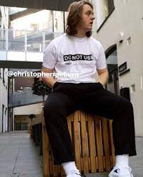 Pin By Anajainchubbs On Lewis Capaldi Lewis Capaldi Beautiful People Lewis