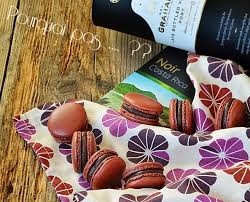 Les Macarons A La Meringue Italienne Ca Fait Un Moment Que Je Voulais Tester Pour La Premiere J Ai Decide De Faire Con Macaron Chocolat Macaron Chocolat Noir
