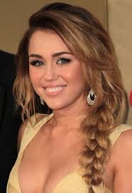 Looking to impress your date this valentine's day? Date Night Hairstyle Ideas Women Hairstyles
