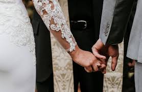 Du bist auf der suche nach deiner glücksrobe für euren einzigartigen und perfekten tag? Instagram Hat Die Hochzeitsmode Im Sturm Erobert Shots Magazin