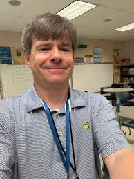 Countdown Friday! 🎉 How many days left until your holidays? 👉🌎