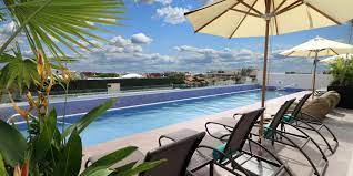 Entre lo más popular se distingue su quinta avenida, 3 kilómetros de restaurantes, bares y tiendas. Holiday Inn Express Suites Playa Del Carmen Ihg Hotel