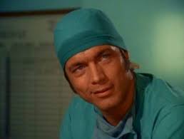 Centro Médico (1969-1976): Los doctores Paul Lochner James Daly y Joe  Gannon Chad Everett son cirujanos en un hospital universitario de la ciudad  de Los Ángeles. Cada semana se enfrentarán a difíciles