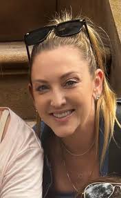 Greetings from Miami! My name is Lizzi and I live in Miami. I'm 57, I work  online in Finance and I'm a passionate tennis player. Born in Costa  Rica🇨🇷, Israeli by choice🇮🇱