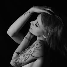 caldo abbraccio by carlo spinoso photo 130912635 500px 500px blackandwhite female portait inkedbeauty beautiful gi girl tattoos inked girls beauty