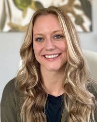 Kelsey Schwartz's Instagram, Twitter & Facebook