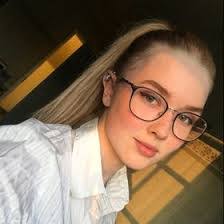 Melissa Valli's Instagram, Twitter & Facebook