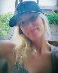 Amy Bergh's Instagram, Twitter & Facebook