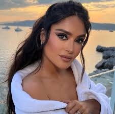 Click to see Salma Hayek's “Gray-Haired Selfie” Is the Reality Check We  Didn't Know We Needed → https://bit.ly/3MYZj7A