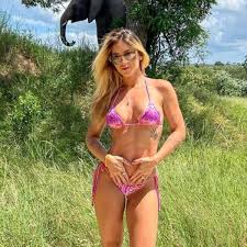 Biquíni fio-dental com... botas? Virginia Fonseca destaca bumbum na nuca em  nova moda e internautas massacram: Brega