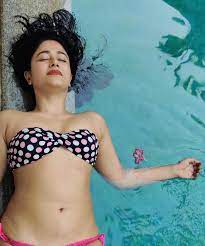 Poonam Bajwa in bikini : rNavelNSFW