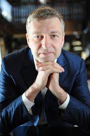 La longueur se mesure depuis l'angle formé par le pubis et la face supérieure du pénis, jusqu'au gland. Dmitry Rybolovlev Wikipedia