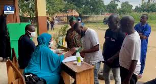 As elections into local government councils get underway in lagos, some officials of the lagos state independent electoral commission (lasiec) have blamed their late arrival to polling units on. 40p3cf3rr5xntm