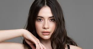 Alexia Alexander conquista el streaming mientras se afianza en el teatro y  la dramaturgia