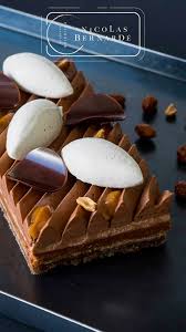 Pirouette Cacahuete Un Drole De Dessert Nicolas Bernarde Gateau Chocolat Croustillant Pirouette Cacahuete Assiette A Dessert