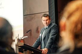 Michael brings to the bank more than three decades of experience working across europe, the us and asia. Latin American Day 2019 Lateinamerika Verein E V