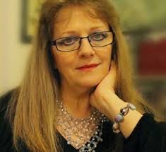 Annette Crossland's Instagram, Twitter & Facebook