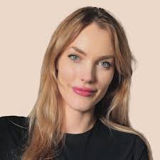 SpaceX Reveals Spacesuit With Heads-Up Display for Moon Base, Mars Goals