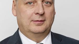 Hlavní manažer ANO Richter pobíral neoprávněně plný zastupitelský plat,  píše Deník N — ČT24 — Česká televize