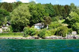 Wenn du auf der suche nach einem ferienhaus am see bist, dann bist du bei uns ebenfalls genau richtig, denn bei uns findest du zahlreiche ferienhäuser als auch ferienwohnungen in österreich, die sich direkt an den wunderschönen seen befinden. Ferienhaus Mit Charme Badeplatz Am Attersee Hauser Zur Miete In Weyregg Am Attersee Oberosterreich Osterreich