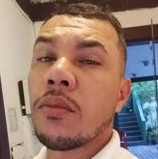 Turista italiano é preso após importunação sexual contra mulher durante  passeio de barco em Búzios A Guarda Civil Municipal localizou o homem no  Pier do Centro quando ele retornou do passeio. Uma