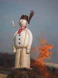 «der böögg und der teufel läuten nicht nur gemeinsam den sommer ein. Sechselauten And The Burning Of The Boogg In Zurich