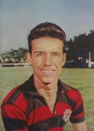 Aliás não é para qualquer um, pois só existe um até hoje, o nome dele é zagallo. Os Caras Das Copas Zagallo Campeao Como Jogador Tecnico E Auxiliar Lance
