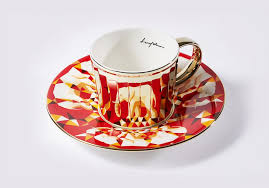 Ces Tasses Jouent Avec L Anamorphose Pour Faire Apparaitre Des Dessins Caches Anamorphose Obturateur Faire Soi Meme