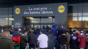 Le chiffre d'affaires que réalise lidl tourne autour de 79,5 milliards d'euros. Lidl Vend La Console Ps4 A 95 Intervention Des Gendarmes Et Lacrymogenes Pour Disperser La Foule Ladepeche Fr
