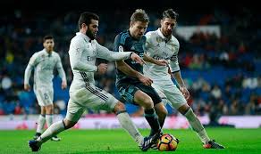 В смешанной зоне после субботнего класико игроки мадридского «реала» тибо куртуа и серхио рамос проанализировали игру и. Real Madrid Real Sosedad Nakanune Football Ua