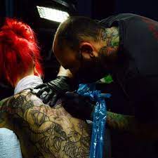 Hours in the chair, rewarded with a new landscape of skin. Amazink Votre Artiste Home Facebook