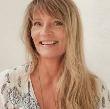 Kære alle, Så er jeg endelig tilbage i terapeutstolen og jeg glæder mig  meget til at byde nye som gamle klienter velkommen i klinikken på Vesterbro  i København 💟 Priser: Individuel psykoterapi