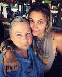 Paris Jackson With Her Mom Debbie Rowe Paris Jackson Michael Jackson Smile Michael Jackson