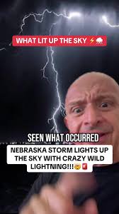 Lightning in Sky Barry Wood