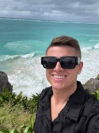 Hello! My name is Ethan, I am 20 years old and I am from Tennessee and will  be in the GSLR and hawkesbury area until August 6th. I am deaf but I