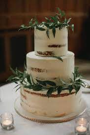 Stunning Toronto Wedding At Hart House Junebug Weddings Wedding Cake Nature Wedding Cake Greenery Simple Wedding Cake