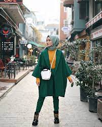 Yup, warna dasar terdiri atas tiga warna, yaitu merah, biru, dan kuning. Inspirasi Warna Emerald Green Yang Membuat Penampilan Kamu Terlihat Classy Dan Elegan Idemodelbusana Com