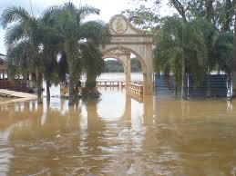 Banjir di kelantan bermula agak lewat dengan hujan turun bermula pada 25 disember dan air hanya mula. November 2009 The Kelantan Times