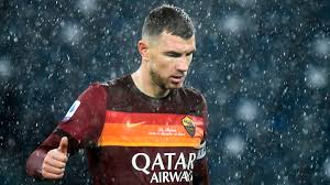 Edin džeko (born 17 march 1986) is a bosnia and herzegovina footballer who plays as a striker for italian club roma. Edin Dzeko Konnte Roma Nach Streit Mit Trainer Fonseca Verlassen Goal Com