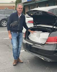 Custom area rug by @conatyinteriors. Repost: @jessicalovedesign  #interiordesign #custom #decor