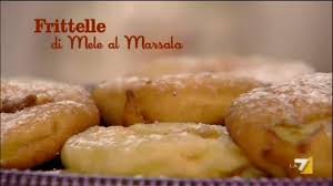 2 mele gialle golden o renetta. Frittelle Di Mele Al Marsala Benedetta Parodi Imenudibenedetta La7 It