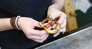 Jun 03, 2021 · capiamo quali sono i marchi francesi che stanno scrivendo lo stile delle donne parigine con le tendenze moda primavera estate 2021. Handfest Lea Lou Hat Sich Als Sattlerin Selbststandig Gemacht