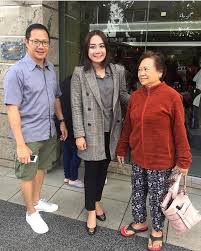 Jun 30, 2021 · fakta kabar kehamilan puput nastiti devi saat ulang tahun ahok, intip badan mantan ajudan veronica inilah fakta kabar kehamilan puput nastiti devi yang beredar bertepatan dengan momen uang tahun basuki tjahaja purnama alias ahok. Baru Saja Menjadi Seorang Ibu Ini Fakta Puput Nastiti Devi Orami